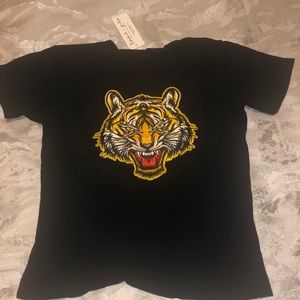 LF black t-shirt w embroidered tiger